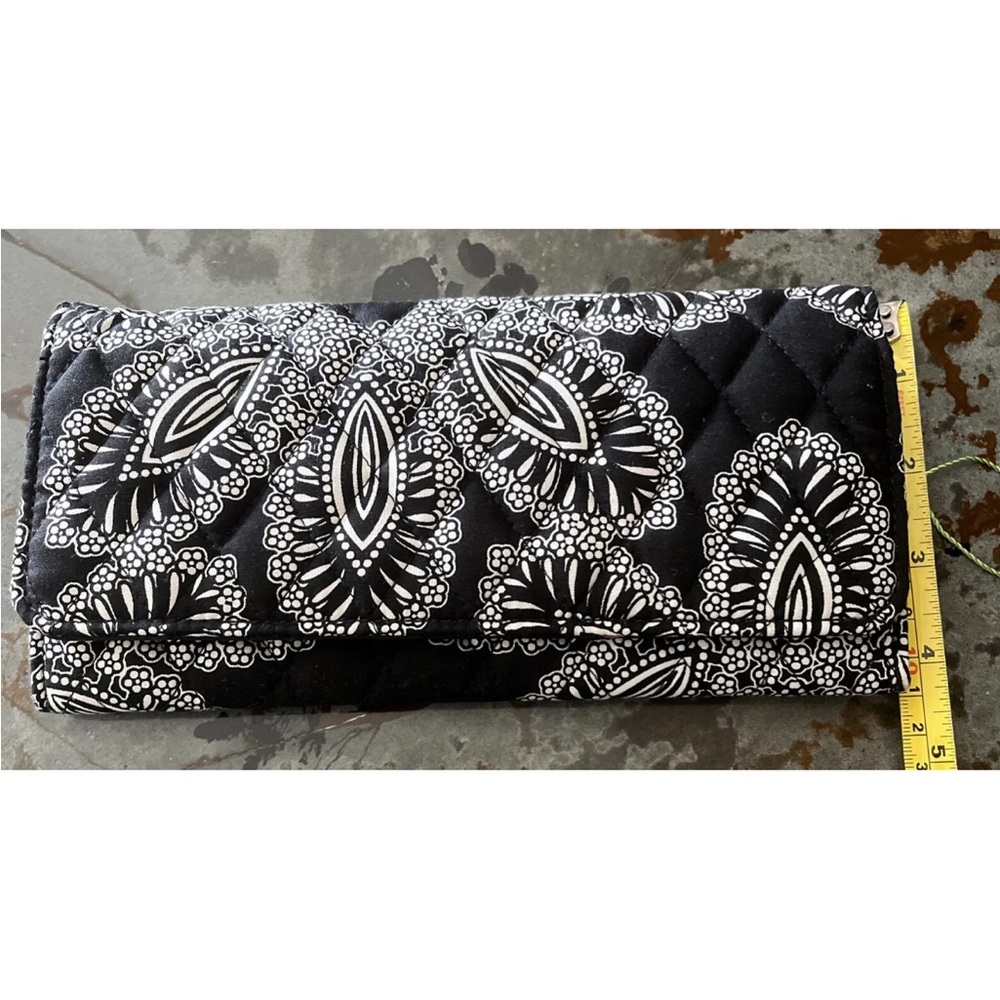 Vera Bradley Blanco Bouquet Trifold wallet double magnetic closure NWT